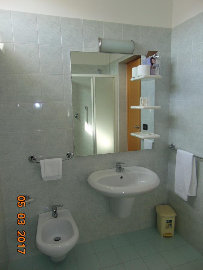 Hotel Mazzocchetti Читта-Сант'Анджело Екстер'єр фото