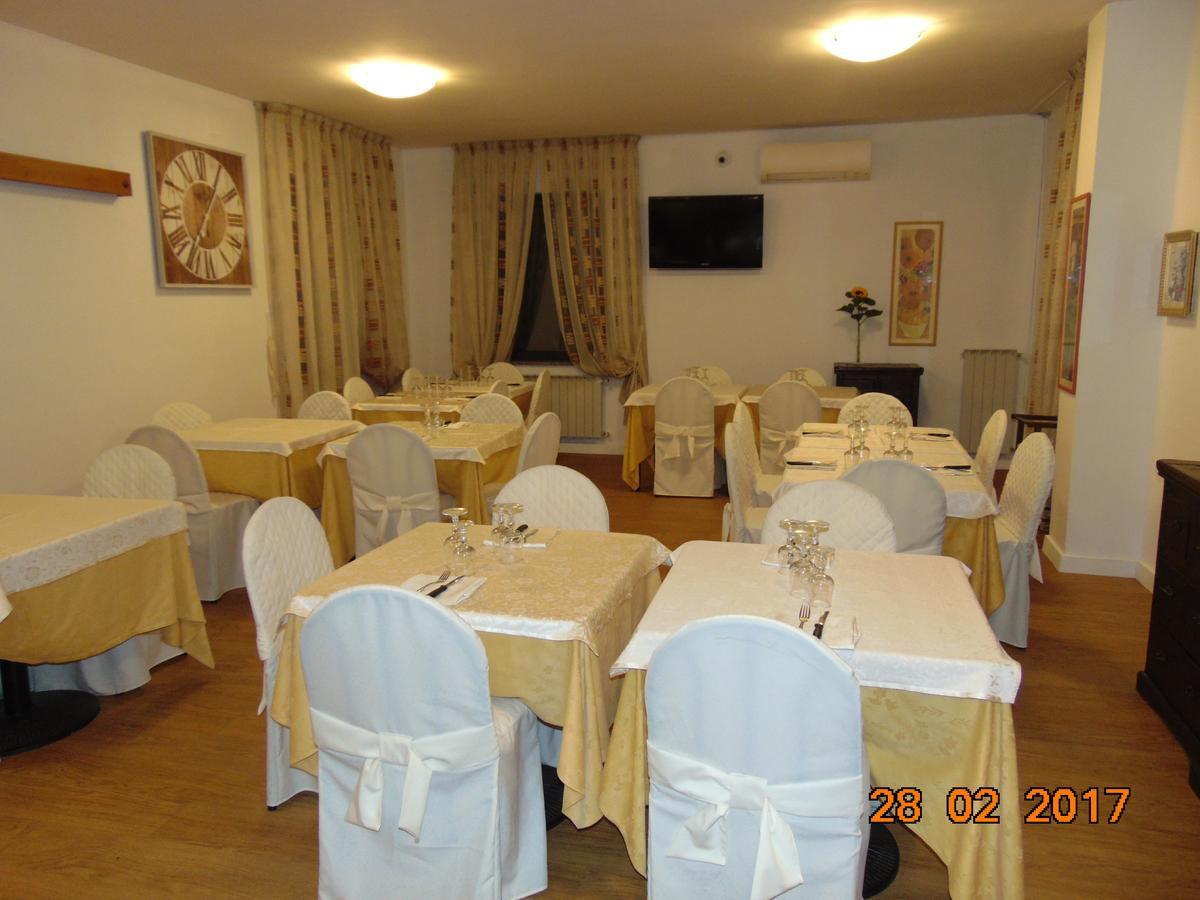 Hotel Mazzocchetti Читта-Сант'Анджело Екстер'єр фото